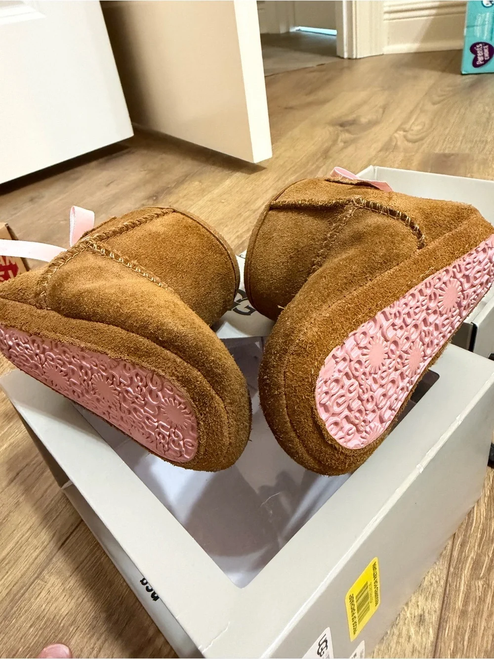 Baby Girls Uggs sz 2
